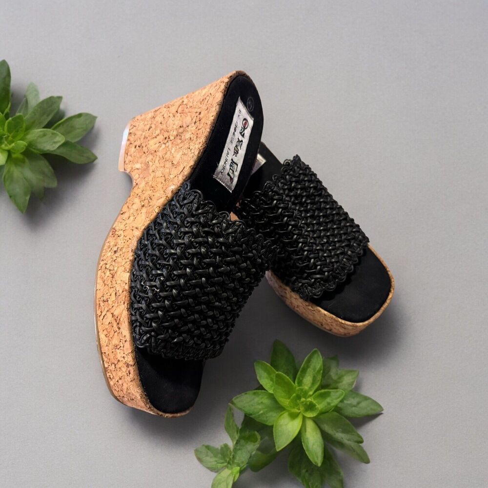 Chinese Laundry SZ 8.5 Women’s Black /Tan Platform Sandals Slip On Knitted Y2K
